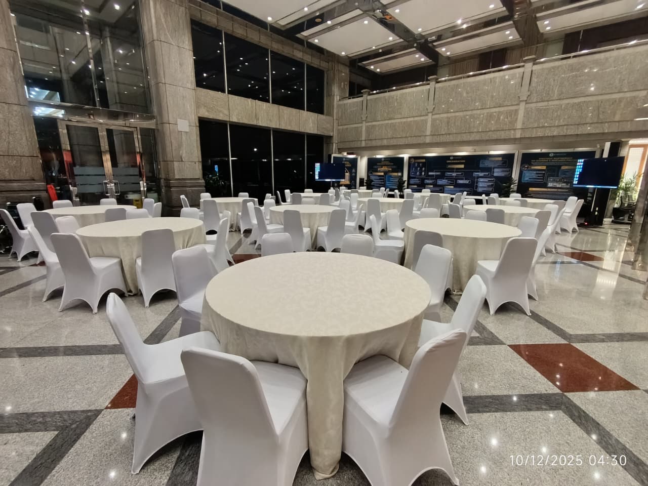 Sewa Meja Bulat Pluit Jakarta Utara