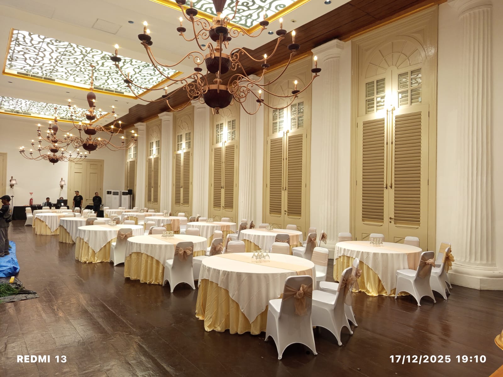 Sewa Meja Bulat Marunda Jakarta Utara